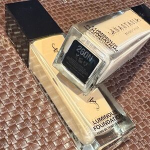 Anastasia Beverly Hills Luminous Foundation - shade 260N 2 bottles